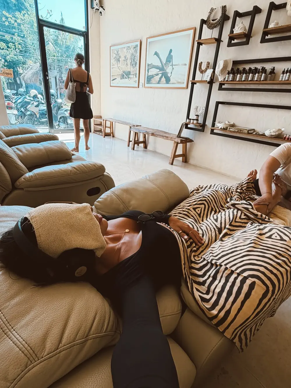 Friends relaxing in the JOMO lounge recliners